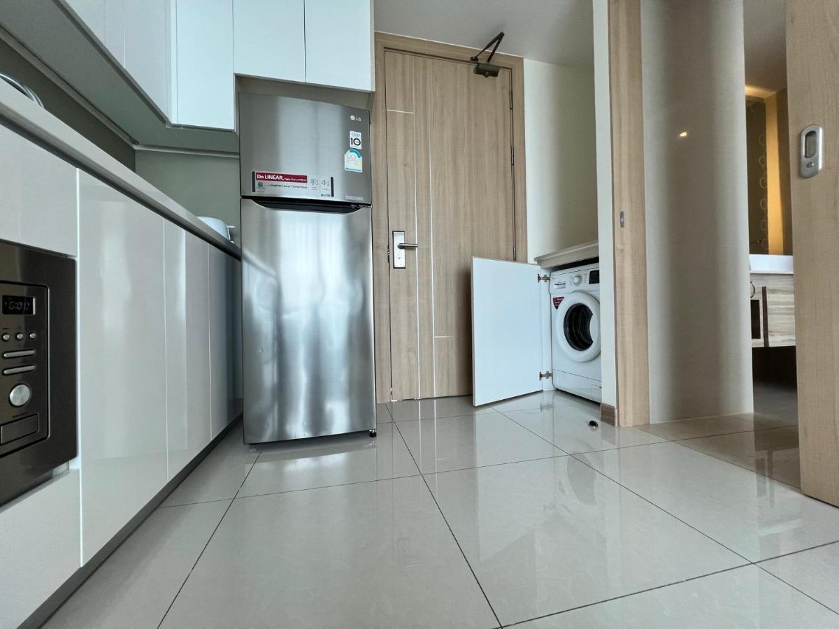 Riviera Jomtien Roomy 1-Bdr Seaview Condo Praia de Jomtien Exterior foto