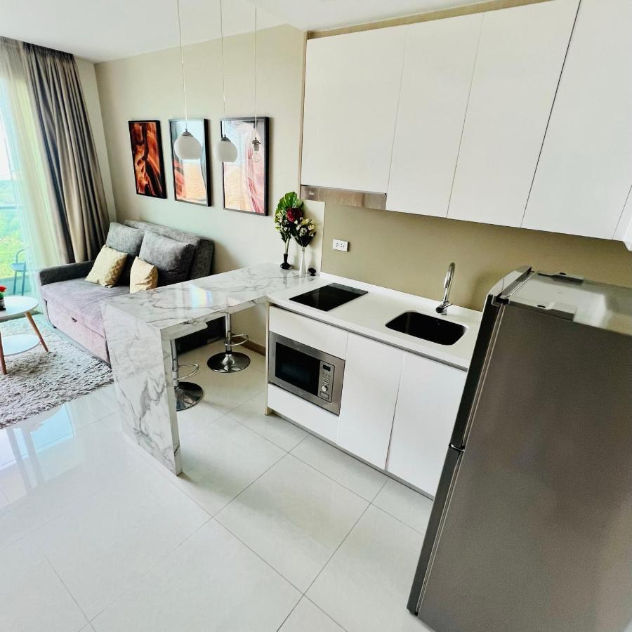 Riviera Jomtien Roomy 1-Bdr Seaview Condo Praia de Jomtien Exterior foto