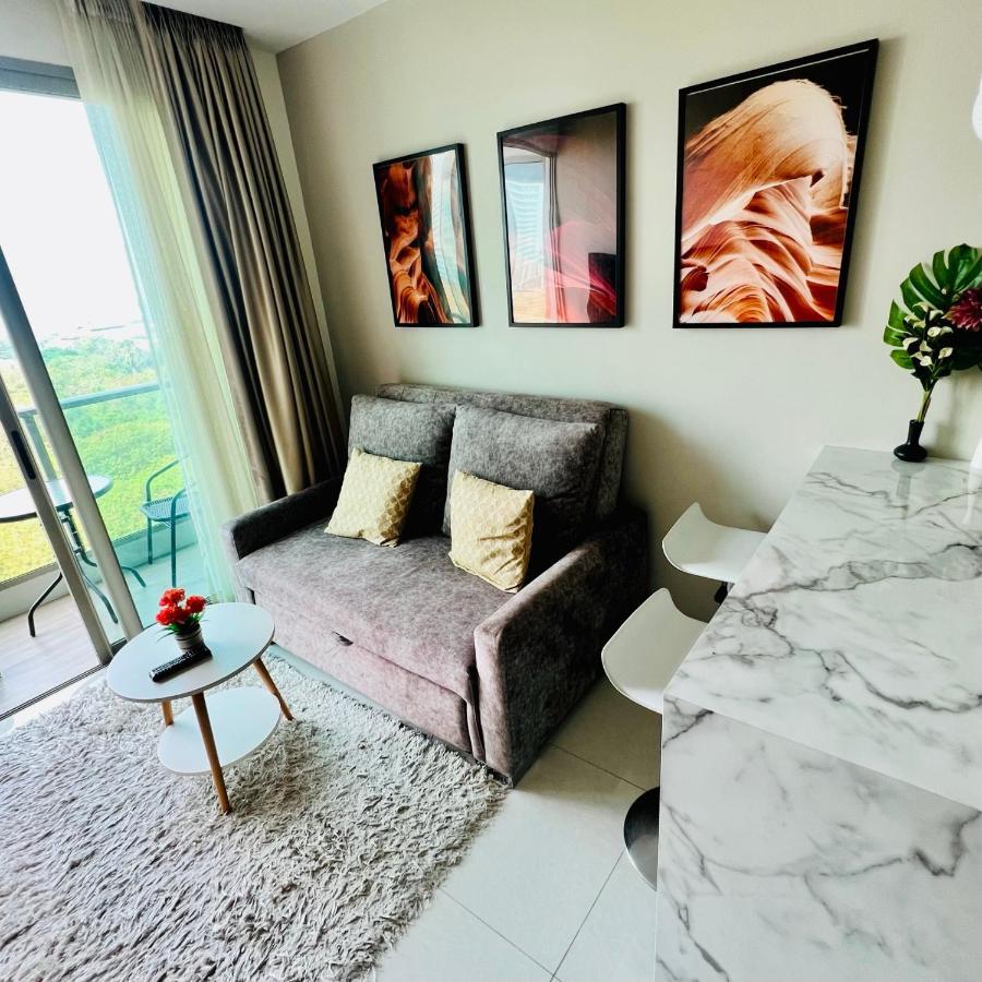 Riviera Jomtien Roomy 1-Bdr Seaview Condo Praia de Jomtien Exterior foto